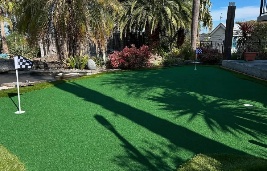 artificial-grass-cat-img